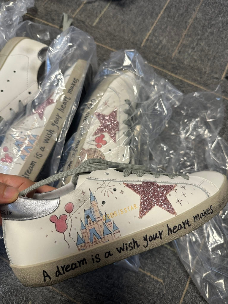 Adult and Kid Star shoes Dupe

Adults are 💲8️⃣1️⃣

Kids are 💲7️⃣5️⃣

Closing 1-19 with a 3-4 week turnaround #closing119